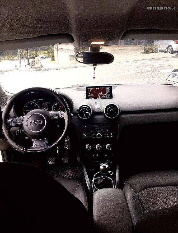 Audi A1 Sportback Julho/12 - à venda - Ligeiros