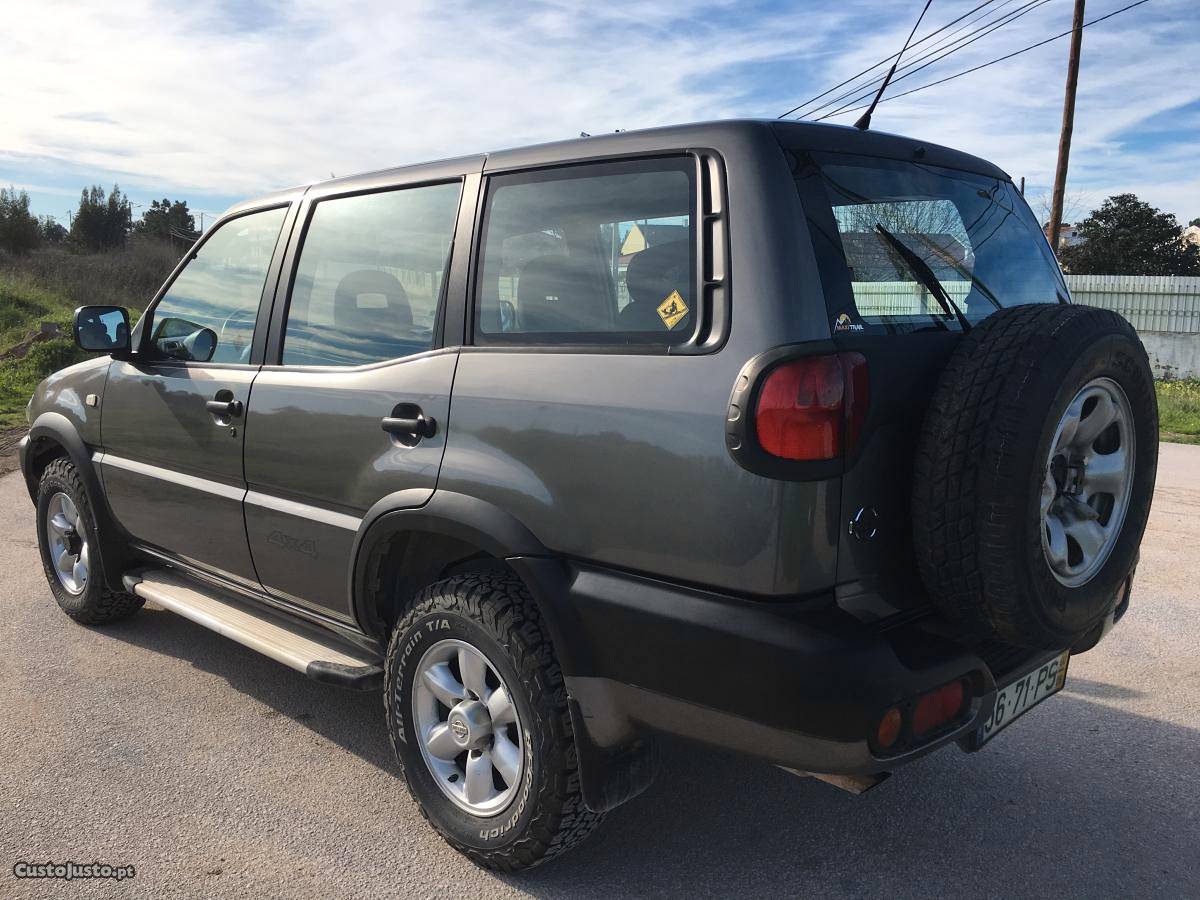 Nissan Terrano 5 Portas Junho/00 - à venda - Pick-up/