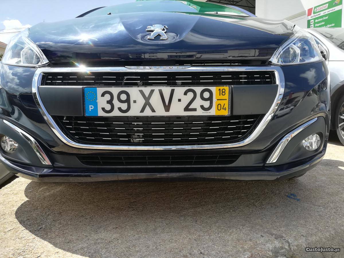 Peugeot 208 Puretech 1.2 Abril/18 - à venda - Ligeiros