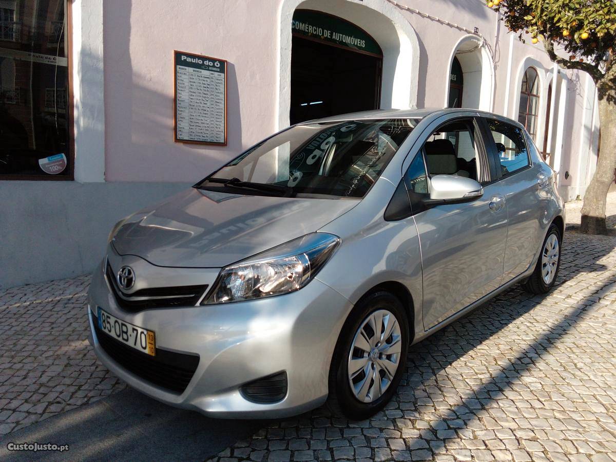 Toyota Yaris 1.4d-4D 90cv 6Vel. Outubro/13 - à venda -