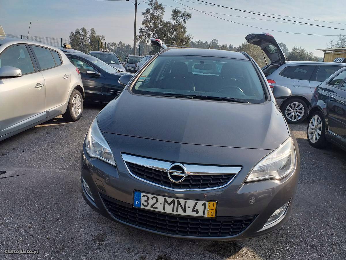 Opel Astra J SPORTS 1.3 CDTI Dezembro/11 - à venda -