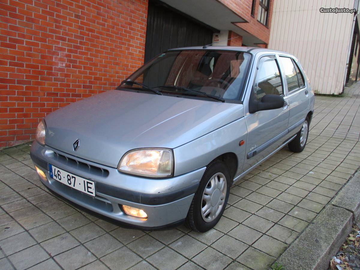Renault Clio 1.2 D/assistida Março/97 - à venda - Ligeiros