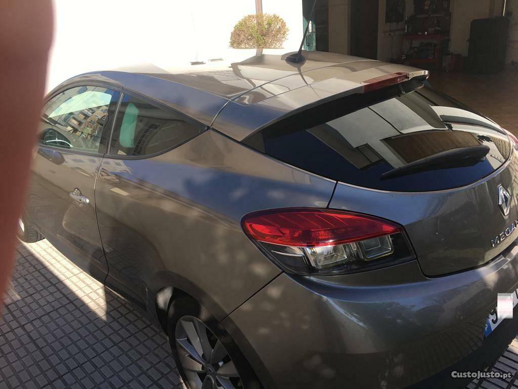 Renault Mégane 3 coupe Dezembro/09 - à venda - Ligeiros