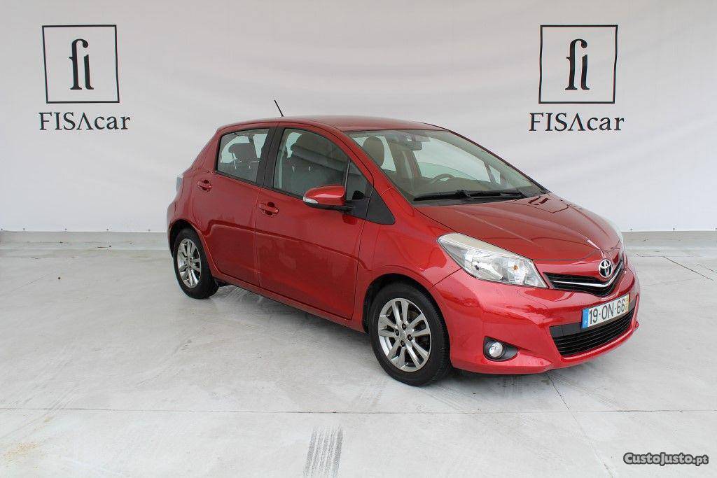 Toyota Yaris D4-D Março/14 - à venda - Ligeiros