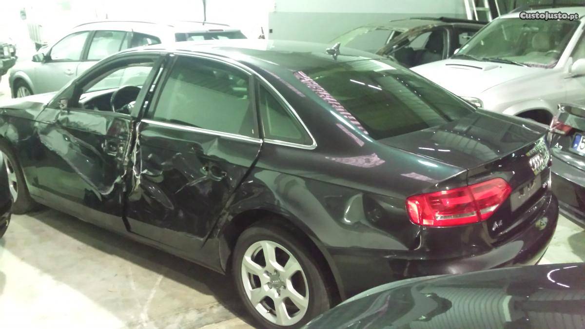 Audi A4 2.0 TDI salvado Dezembro/09 - à venda - Ligeiros