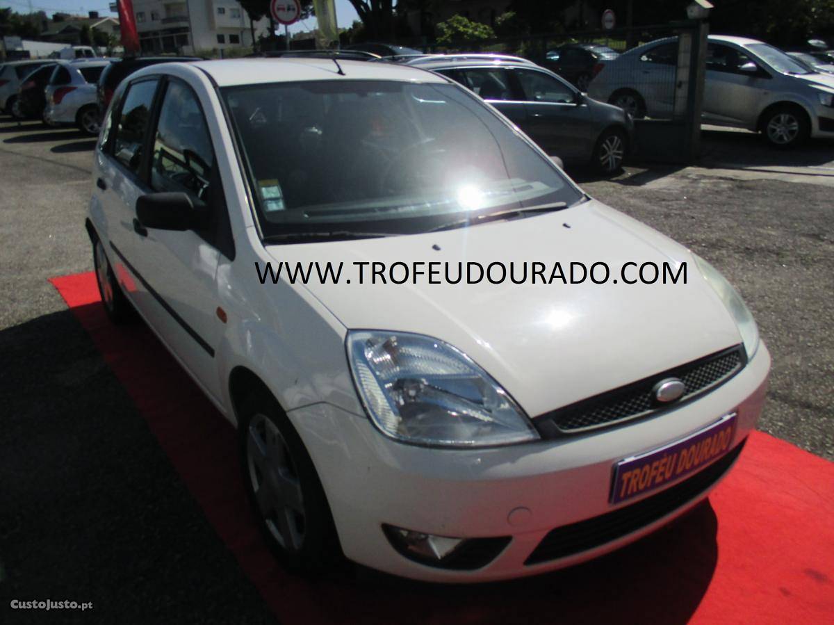 Ford Fiesta 5 portas a Diesel Julho/05 - à venda - Ligeiros