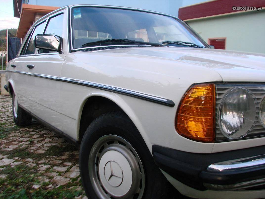 Mercedes-Benz 200 W123 gasolina(TROCA) Agosto/81 - à venda