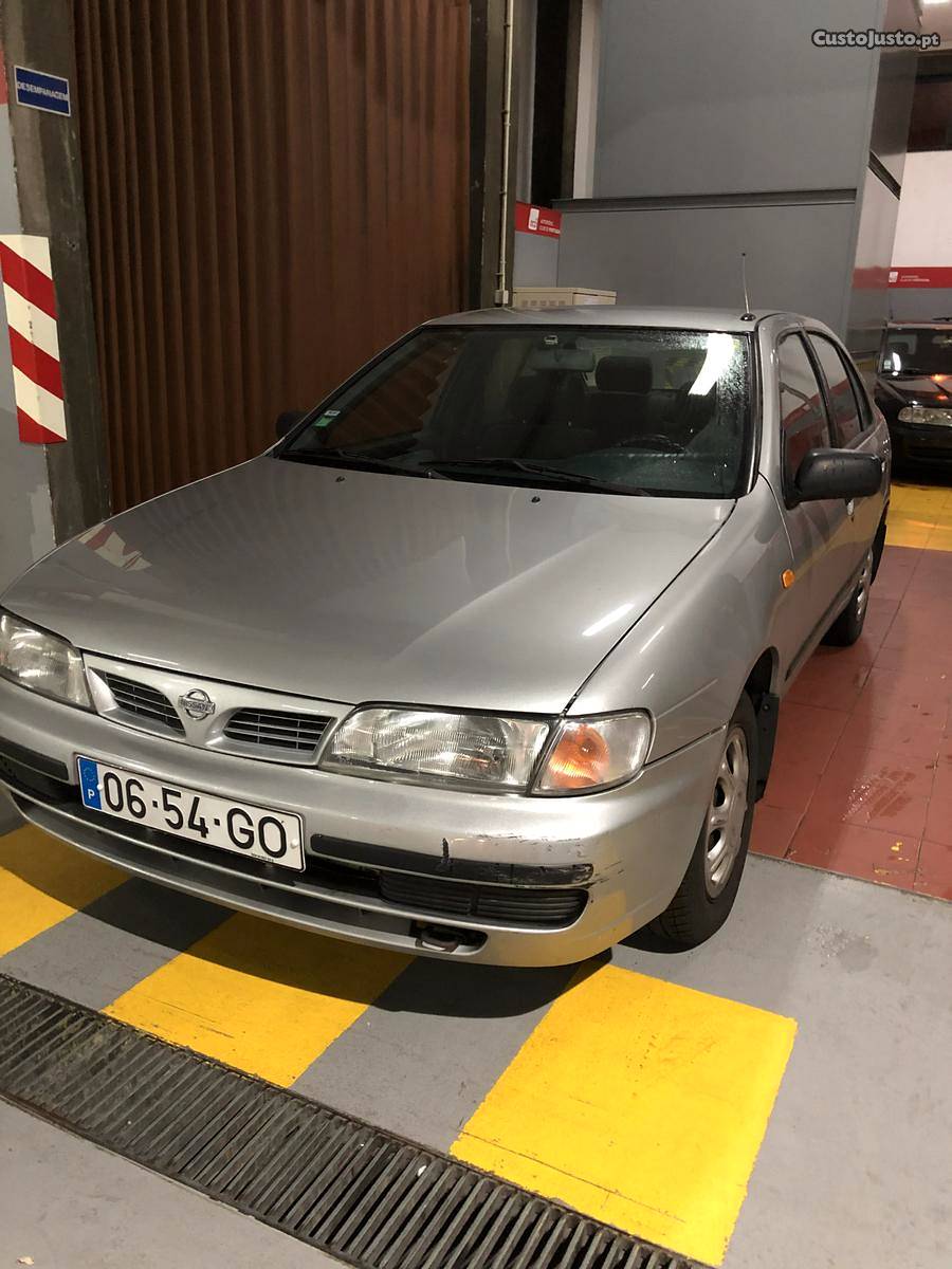 Nissan Almera 1.4 Saloon Abril/96 - à venda - Ligeiros