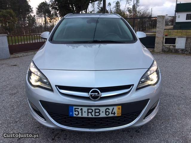 Opel Astra GPS Xénon Março/16 - à venda - Ligeiros
