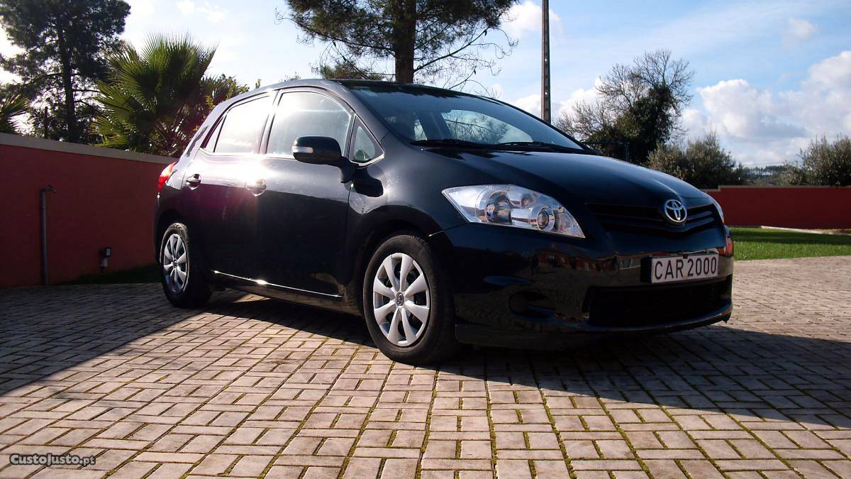 Toyota Auris 1.4 D-4D Active Junho/12 - à venda - Ligeiros