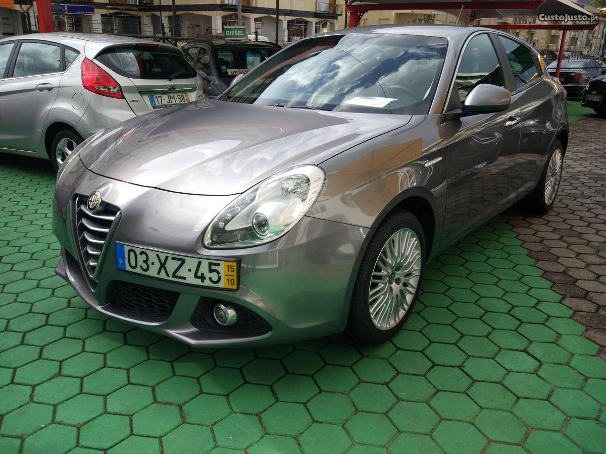 Alfa Romeo Giulietta 1.6JTD 120 cv Outubro/15 - à venda -