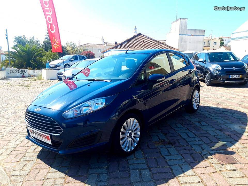 Ford Fiesta 1.5 TDCI Maio/15 - à venda - Ligeiros