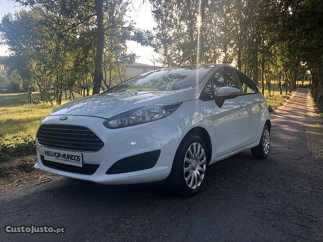 Ford Fiesta 1.5 Trend Dezembro/15 - à venda - Ligeiros