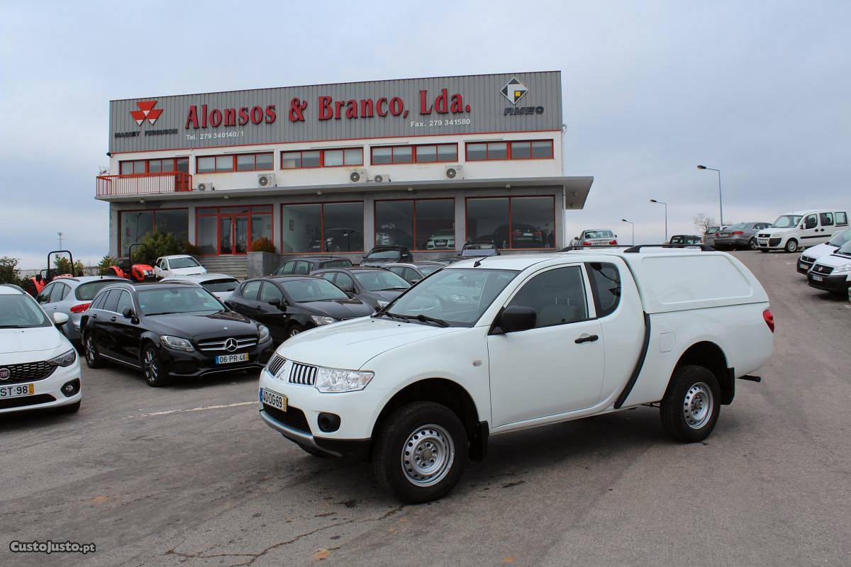 Mitsubishi L DI-D CLUB CAB Dezembro/13 - à venda -