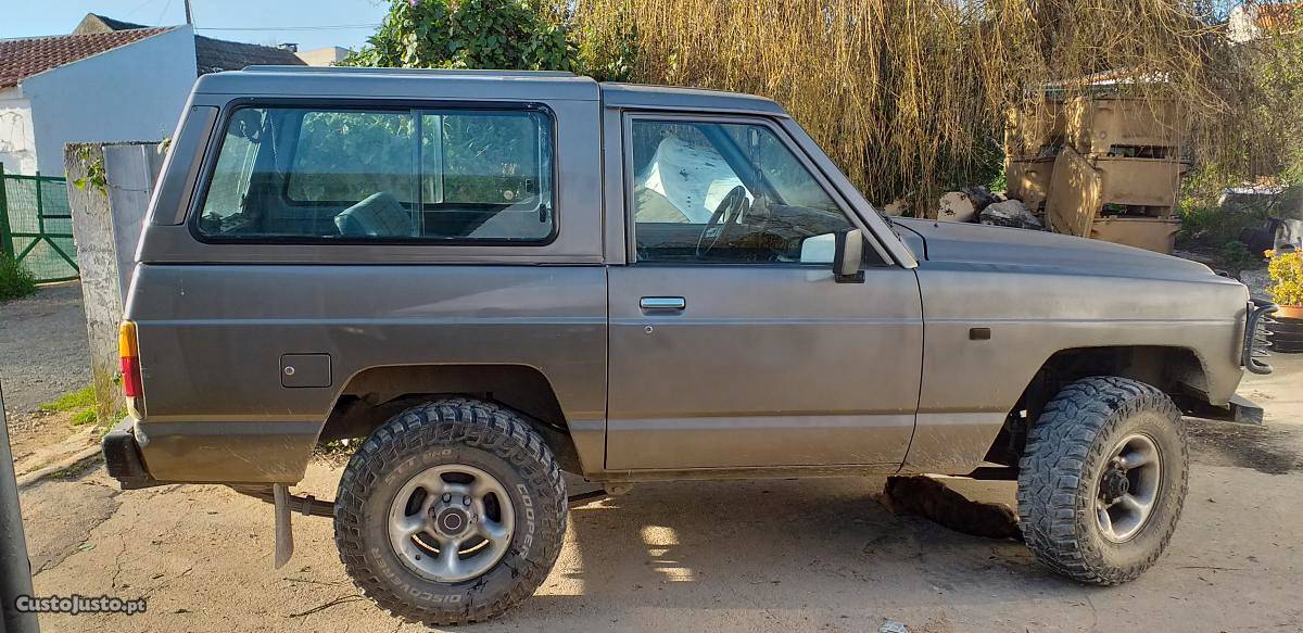 Nissan Patrol  Junho/89 - à venda - Ligeiros