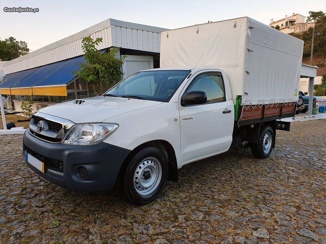 Toyota Hilux 2.5 D-4D 2WD CS CM Janeiro/12 - à venda -
