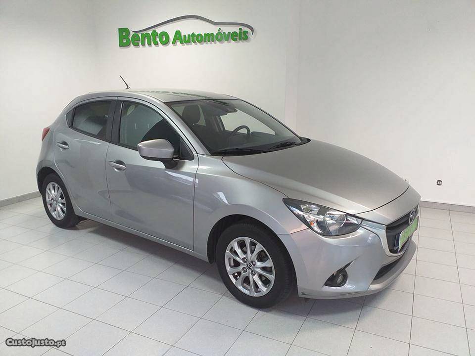 Mazda 2 1.5 Skyactiv-G Dezembro/15 - à venda - Ligeiros