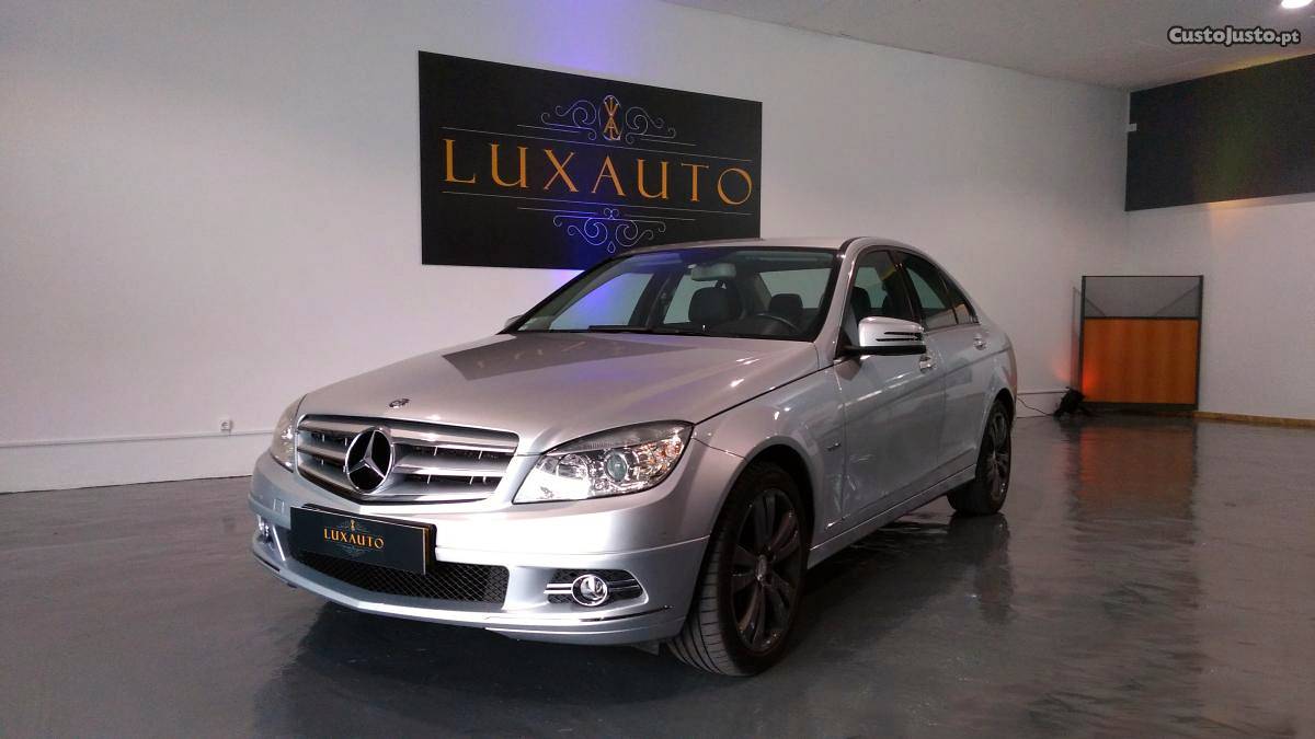 Mercedes-Benz C 220 CDI Avantgarde Julho/10 - à venda -