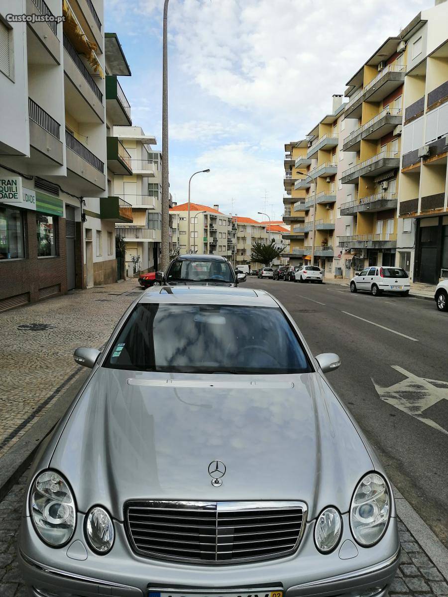 Mercedes-Benz E 220 Avangard Julho/02 - à venda - Ligeiros