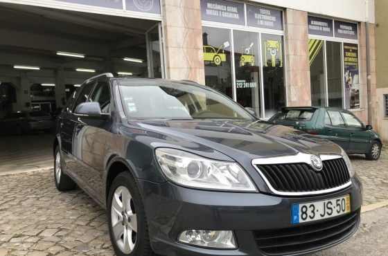 Skoda Octavia Break 1.6 TDi Elegance DSG (105cv) (5p) - J