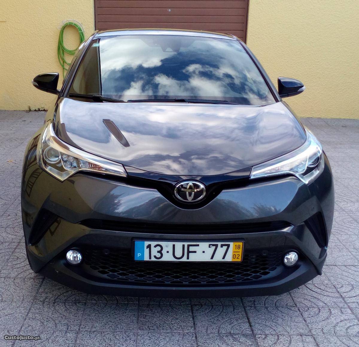 Toyota C-HR 1.2T Comfort P.Style Fevereiro/18 - à venda -