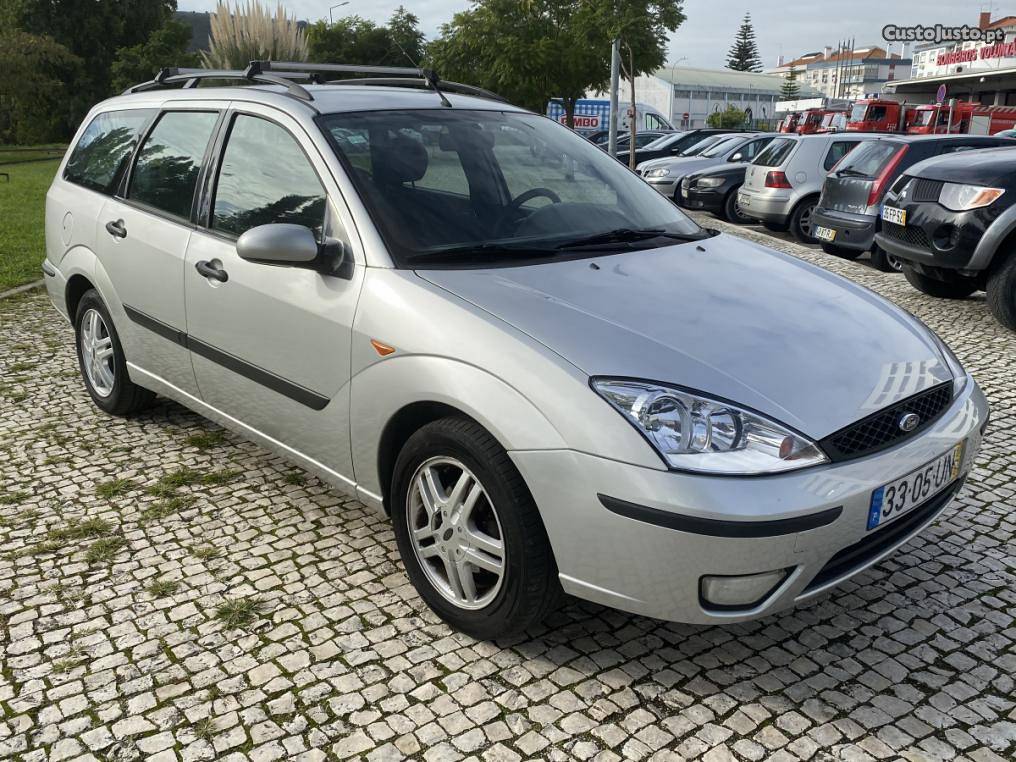Ford Focus Sw v Ghia Janeiro/03 - à venda - Ligeiros