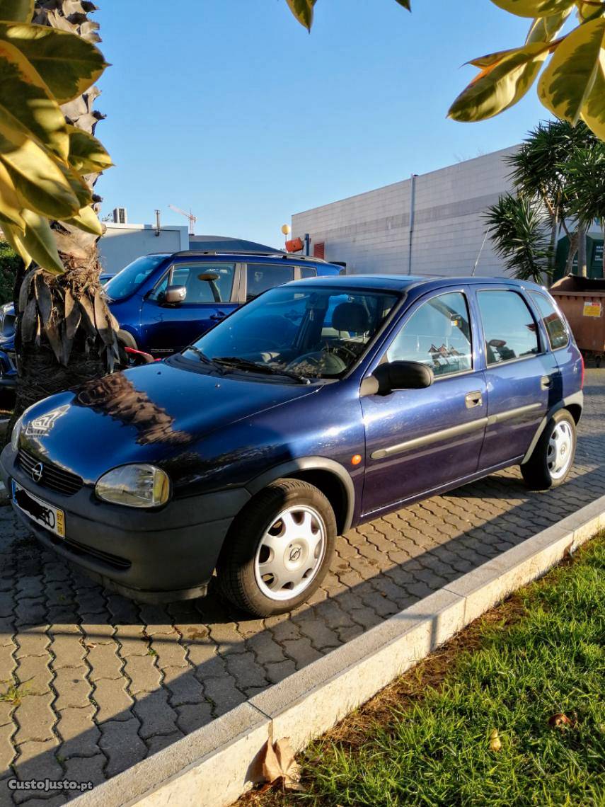 Opel Corsa 5 portas Junho/97 - à venda - Ligeiros