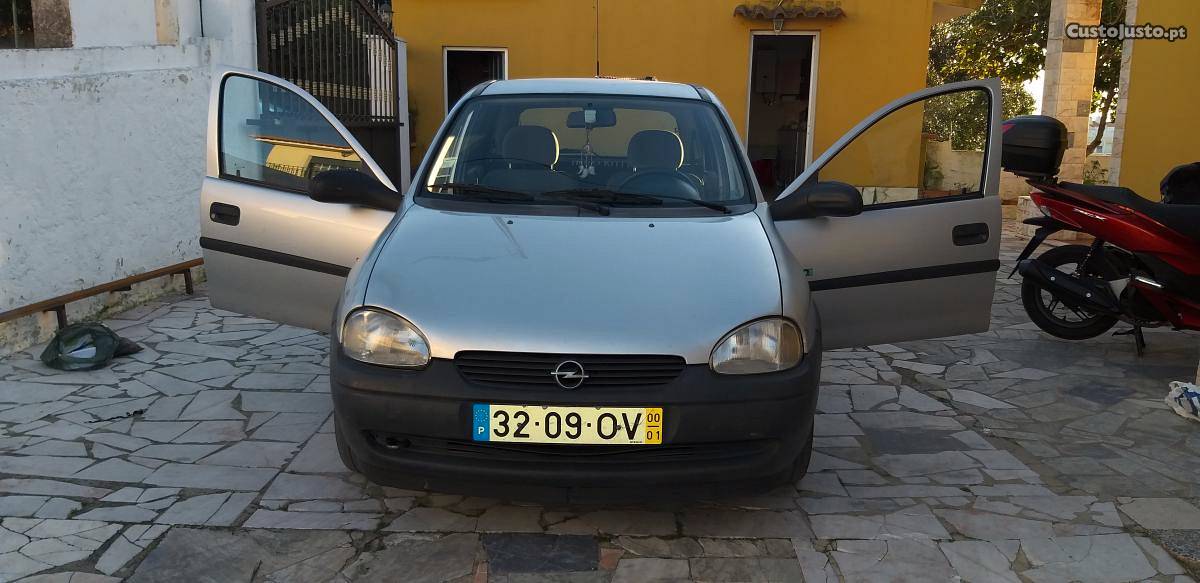 Opel Corsa Confortline Janeiro/00 - à venda - Ligeiros