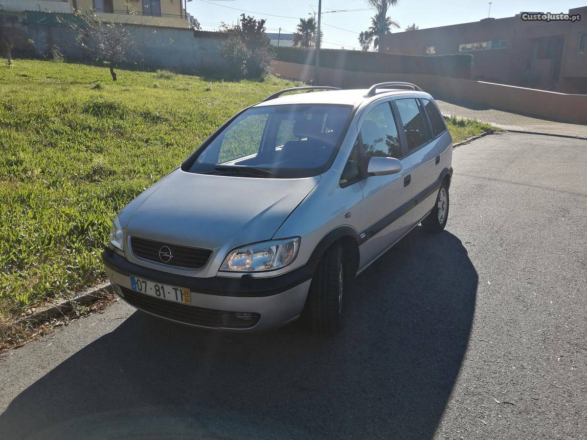 Opel Zafira 2.0 DTI 7 Lugares Abril/02 - à venda -