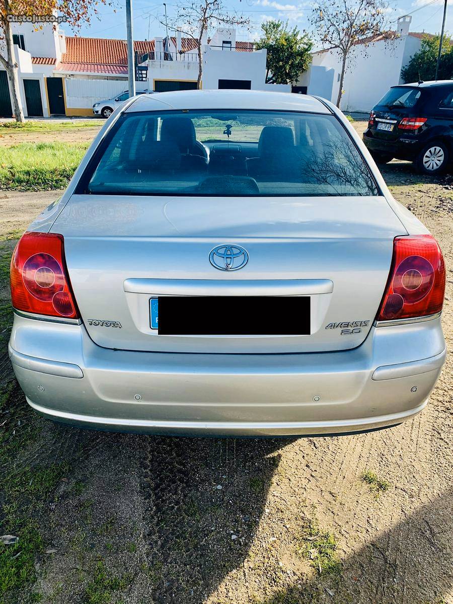 Toyota Avensis 2.0 VVTi Março/03 - à venda - Ligeiros