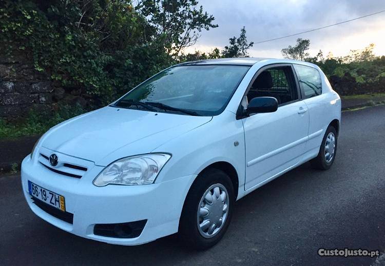 Toyota Corolla D4D Dezembro/04 - à venda - Comerciais /