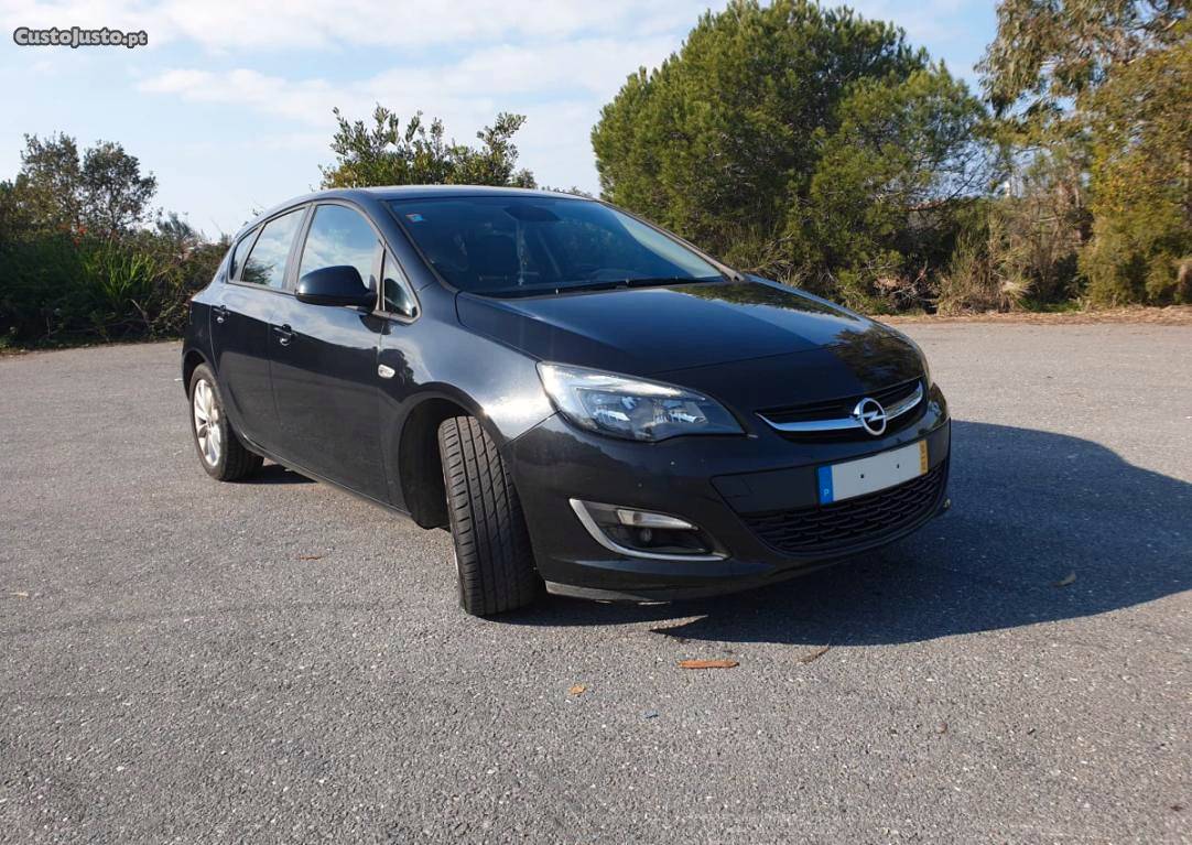 Opel Astra 1.7 CDTi Cosmo Dezembro/12 - à venda - Ligeiros