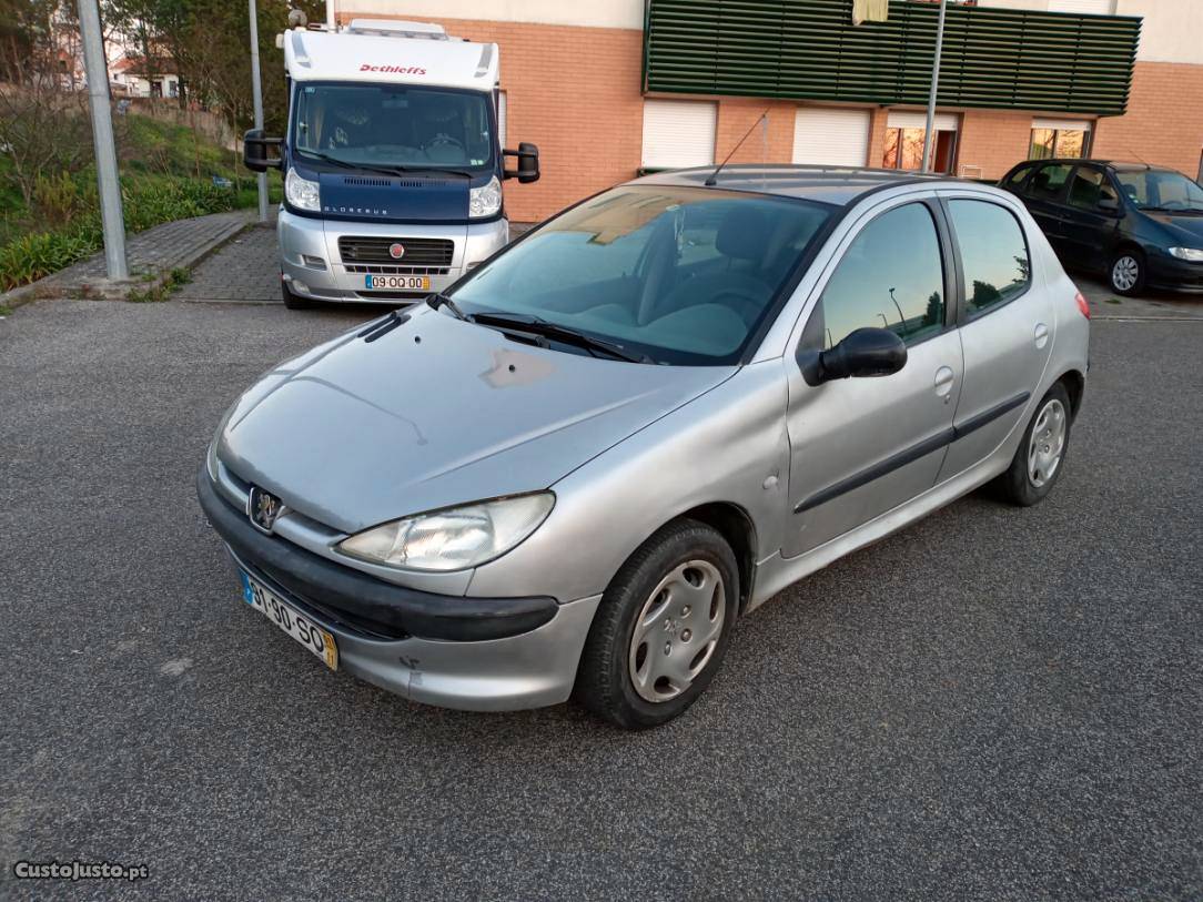 Peugeot 206 Ano  Novembro/01 - à venda - Ligeiros