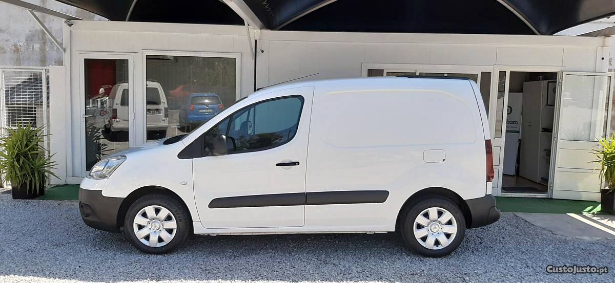 Citroën Berlingo 1.6HDI 3 LUG C/IVA Agosto/15 - à venda -