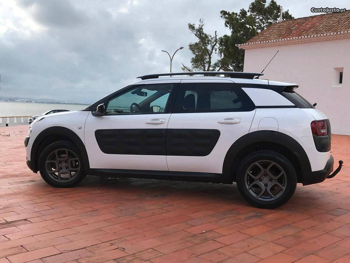 Citroën C4 CACTUS 1.6HDI SHINE Outubro/16 - à venda -