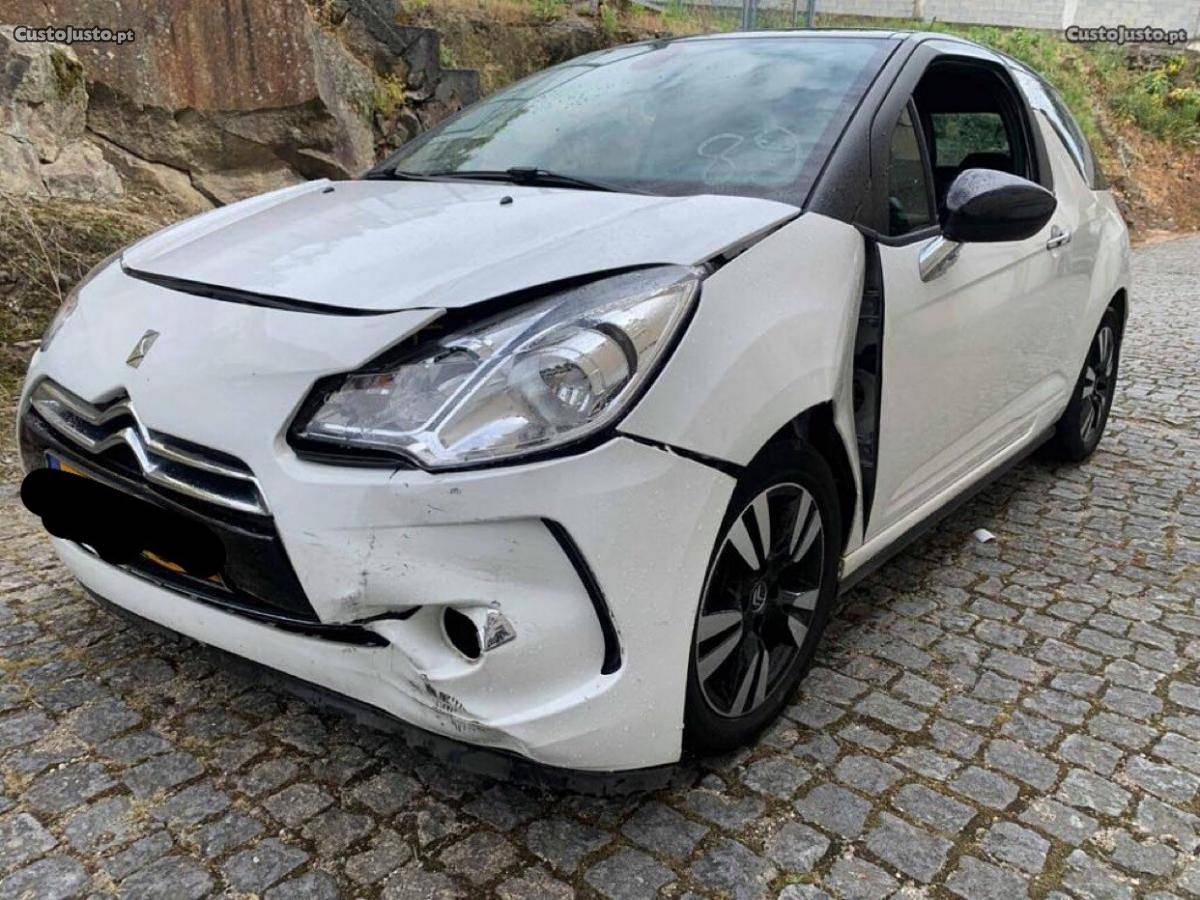 Citroën DS3 ESS Dezembro/10 - à venda - Ligeiros