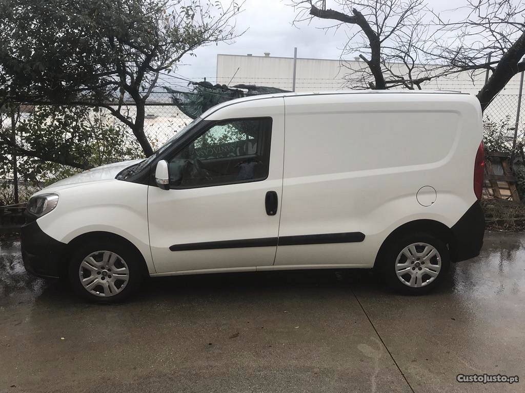 Fiat Doblo VarZXU1A Junho/17 - à venda - Comerciais / Van,