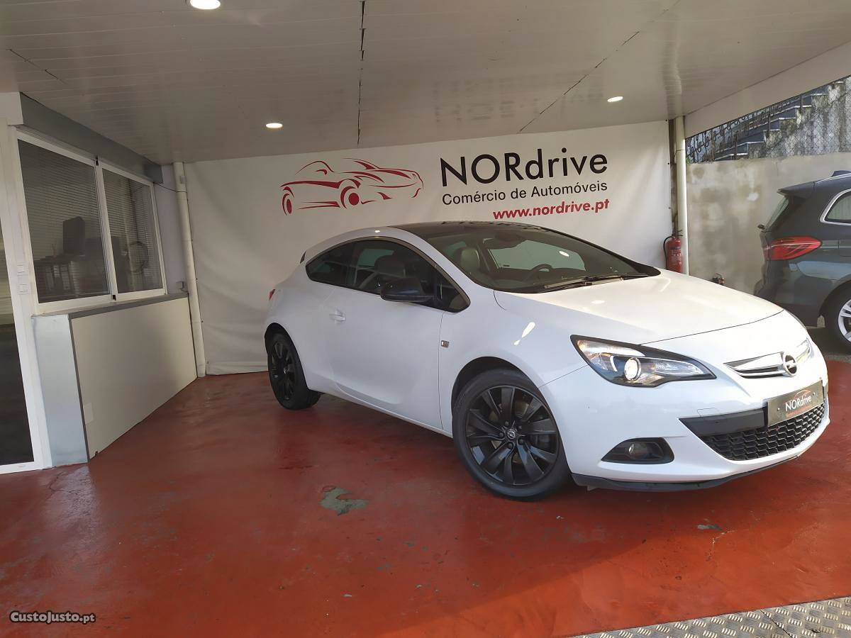 Opel Astra GTC BLACK EDITION Outubro/15 - à venda -