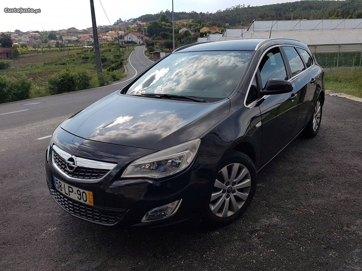 Opel Astra J sport tourer 125cv Agosto/11 - à venda -