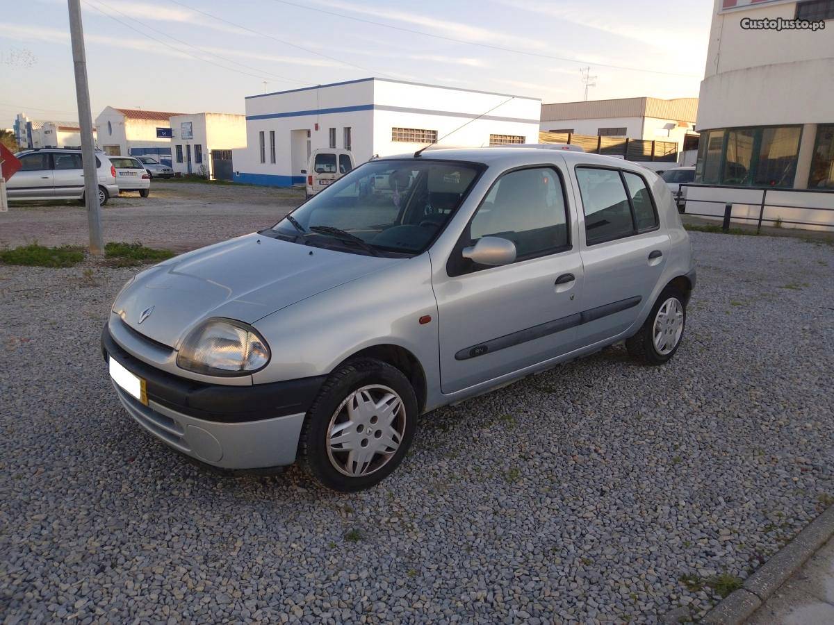 Renault Clio 1.2 com 110 mil kms Fevereiro/01 - à venda -