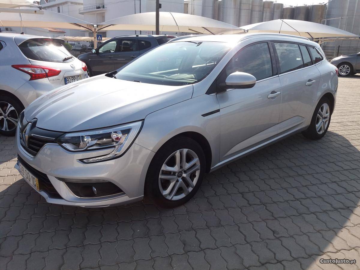 Renault Mégane S T 1.5 ZEN 110 cv Março/17 - à venda -