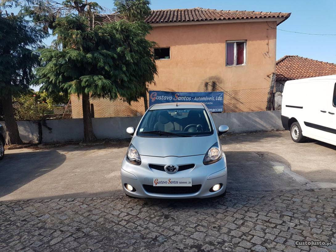 Toyota Aygo 1.0 City 5p a/c Setembro/10 - à venda -