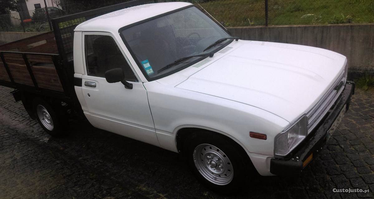 Toyota Hilux LN40 Agosto/83 - à venda - Pick-up/