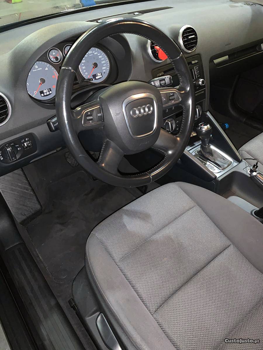 Audi A3 1.6 Tdi Atracttion Outubro/10 - à venda - Ligeiros