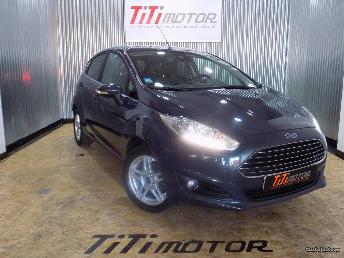 Ford Fiesta 1.5 TDCi Titanium Abril/15 - à venda - Ligeiros