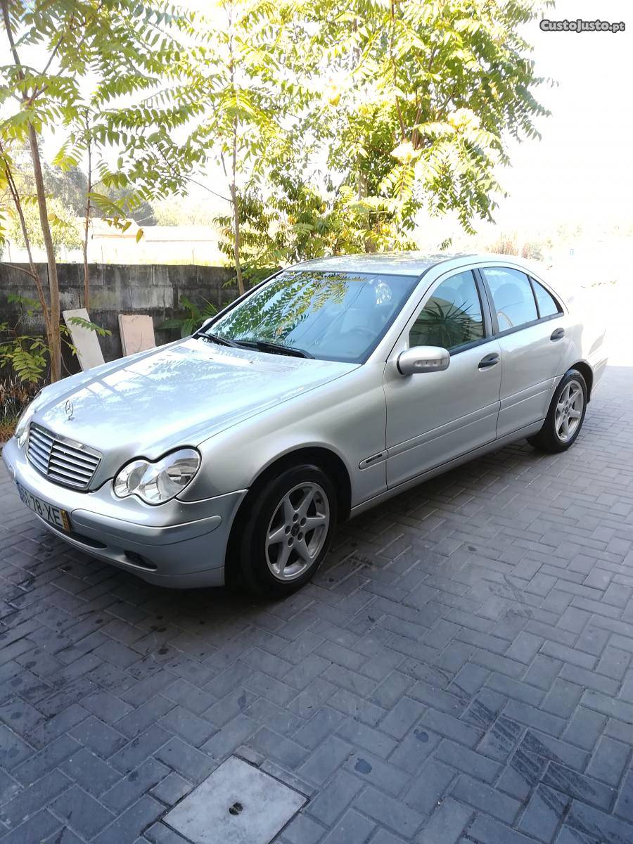 Mercedes-Benz C 220 Classic Março/04 - à venda - Ligeiros