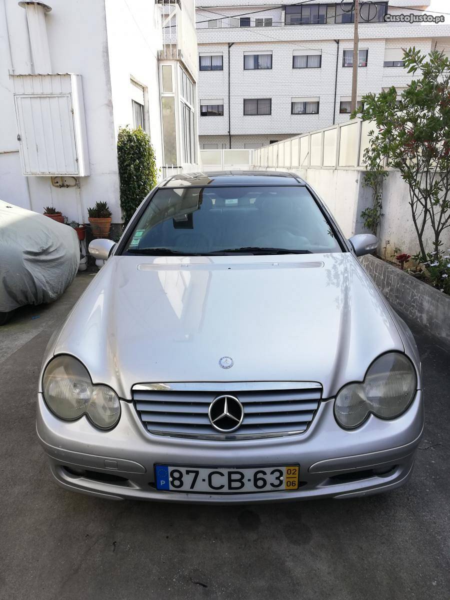 Mercedes-Benz C 220 cupé Agosto/02 - à venda - Ligeiros