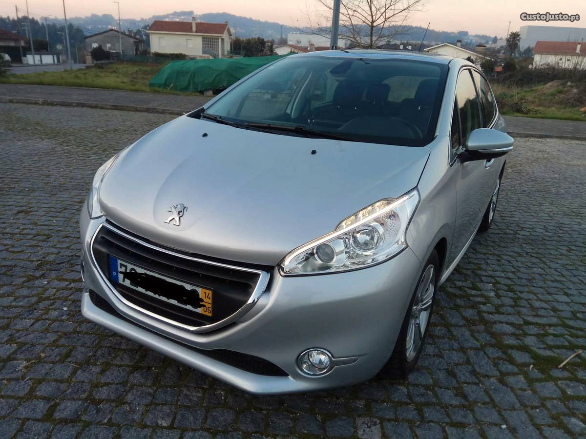 Peugeot 208 Allure Maio/14 - à venda - Ligeiros