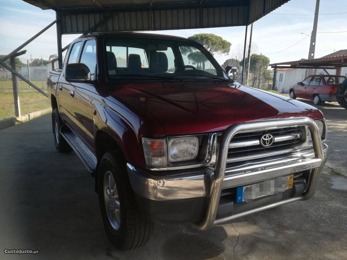 Toyota Hilux Tracker Setembro/01 - à venda - Pick-up/