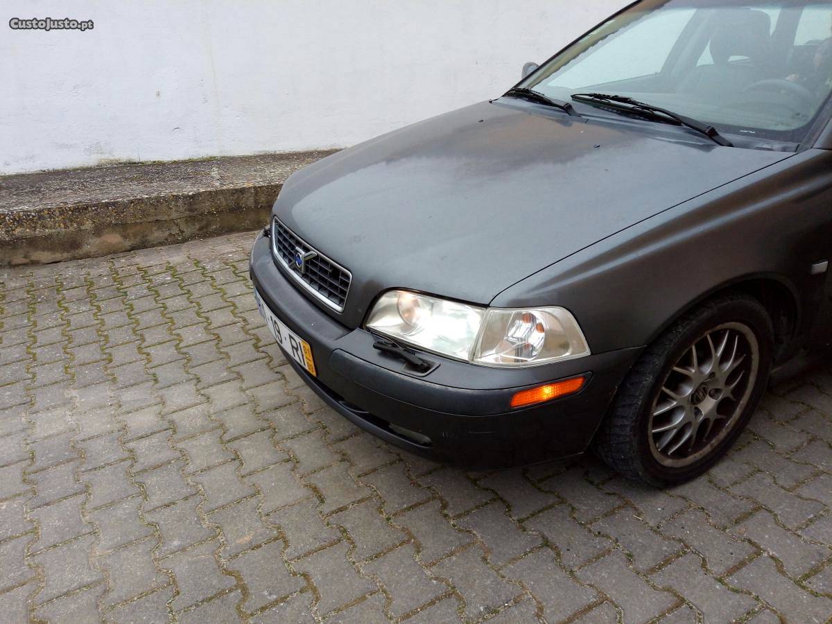 Volvo V40 Nacional Setembro/01 - à venda - Ligeiros